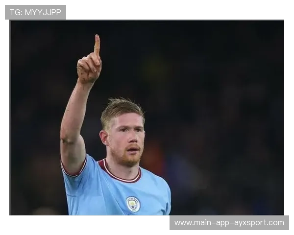 德布劳内中场带球穿越三人包夹,曼城推进顺畅无阻——一堂关于控球与协作的现代训练课 德布劳内中场带球穿越三人包夹,曼城推进顺畅无阻——一堂关于控球与协作的现代训练课