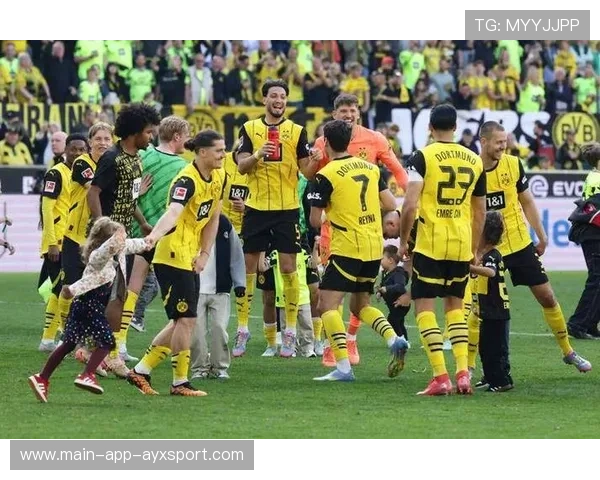 多特蒙德通过高位抢断扭转局势,前场威胁持续 多特蒙德通过高位抢断扭转局势,前场威胁持续