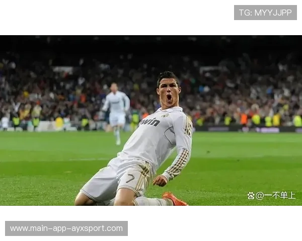 C罗外脚背传中，胜利后点包抄得手，c罗的那一脚